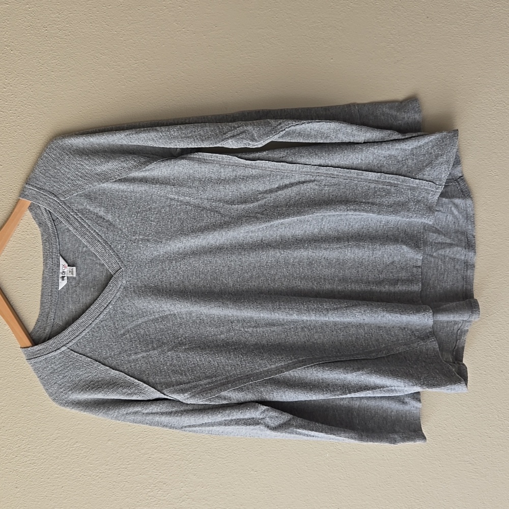 Wildfox Gray V-neck Rekax Fit Top Size M